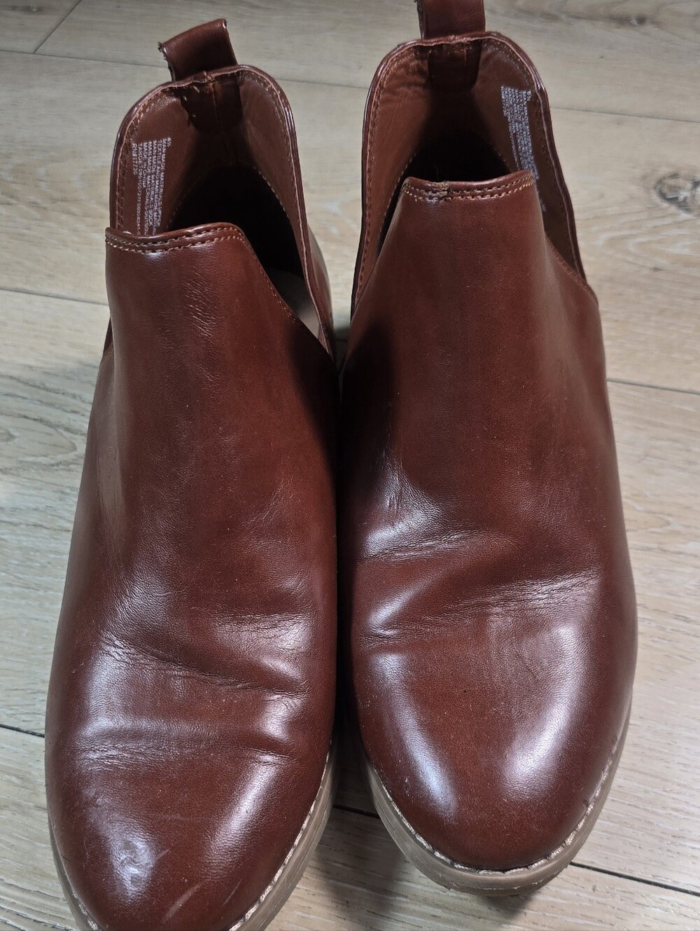 Universal Standard Men's Brown Leather Chukka Boots